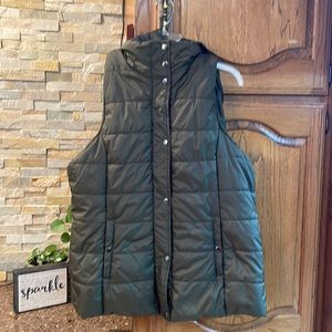 Juniors Camo Puffer Vest. Super Cute!  Size 0x Jrs Plus. EUC!